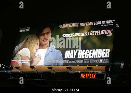 West Hollywood, Kalifornien, USA 23. November 2023 Charles Melton Mai Dezember Netflix Billboard am Sunset Blvd am 23. November 2023 in West Hollywood, Kalifornien, USA. Foto: Barry King/Alamy Stock Photo Stockfoto