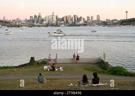 Seattle, WA, USA - 3. August 2023: People Rest in Gas Works Park in der Stadt Seattle. Stockfoto