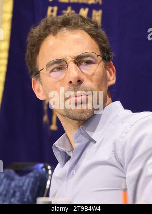 Tokio, Japan. November 2023. Damien Veron, Bruder der Französin Tiphaine Veron, die 2018 in Japans Bergresort Nikko verschwand, spricht am Freitag, den 24. November 2023, im Club der ausländischen Korrespondenten in Tokio. Sie wurde in der Unterkunft in Nikko, nördlich von Tokio, vermisst und hinterließ ihr Gepäck und ihren Reisepass. Ihre Familie glaubt, sie wurde entführt und ermordet. (Foto: Yoshio Tsunoda/AFLO) Stockfoto