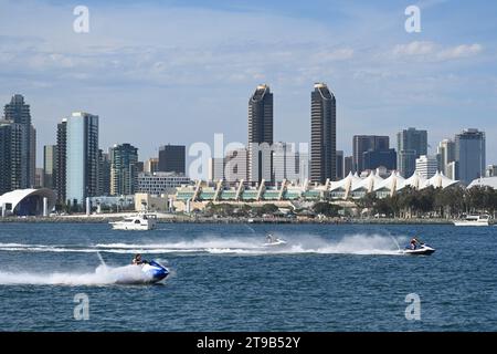San Diego, CA, USA - 31. Juli 2023: Blick auf die Innenstadt von San Diego vom Coronado Tidelands Park. Stockfoto