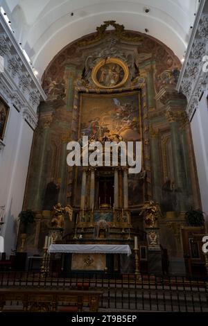 Altar und Altarbild der barocken Kirche San Ildefonso (auch als Jesuitenkirche bekannt) im Zentrum von Toledo, Spanien. Spanien religio Stockfoto