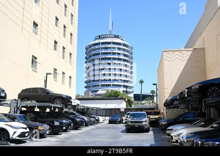 Los Angeles, KALIFORNIEN, USA – 29. Juli 2023: Das Capitol Records Building, auch bekannt als Capitol Records Tower in Los Angeles. Stockfoto