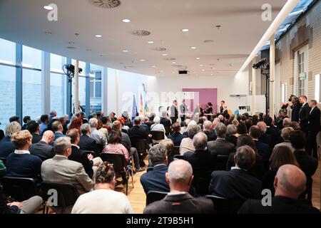 Christian Lindner und Michael Kretschmer bei der Münzpräsentation Erzgebirgischer Schwibbogen in der Vertretung des Freistaates Sachsen beim Bund, Berlin, Deutschland, 24.11.2023 *** Christian Lindner und Michael Kretschmer bei der Münzpräsentation des erzgebirgischen Kerzenbogens bei der Vertretung des Freistaates Sachsen bei der Bundesregierung, Berlin, Deutschland, 24 11 2023 kreativmedia muenzpraesentation 14 Credit: Imago/Alamy Live News Stockfoto