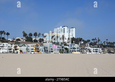 Los Angeles, Kalifornien, USA - 29. Juli 2023: Häuser in Santa Monica Beach. Stockfoto