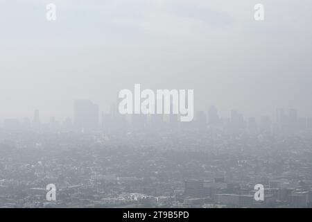 Los Angeles, Kalifornien, USA - 30. Juli 2023: Stadtbild von Los Angeles im Nebel. Stockfoto