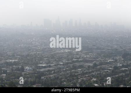 Los Angeles, Kalifornien, USA - 30. Juli 2023: Stadtbild von Los Angeles im Nebel. Stockfoto