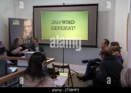 Greifswald, Deutschland. November 2023. Das Programm für das erste Quartal wird im Rahmen einer Pressekonferenz „der Beginn des Caspar David Friedrich Jubiläums 2024 in Greifswald“ im Caspar David Friedrich Centre vorgestellt. Das Jubiläumsjahr wird offiziell am 20.01.2024 eröffnet. Caspar David Friedrich wurde 05.09.1774 in Greifswald geboren und starb 07.05.1840 in Dresden. Quelle: Bernd Wüstneck/dpa/Alamy Live News Stockfoto