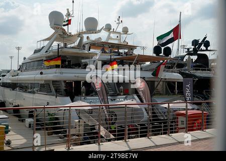 24. November 2023, Yas Marina Circuit, Abu Dhabi, Formel 1 Etihad Airways Abu Dhabi Grand Prix 2023, im Bild Robert Geiss's Yacht Indigo Star im Yas Marina Hafen von Abu Dhabi. Stockfoto