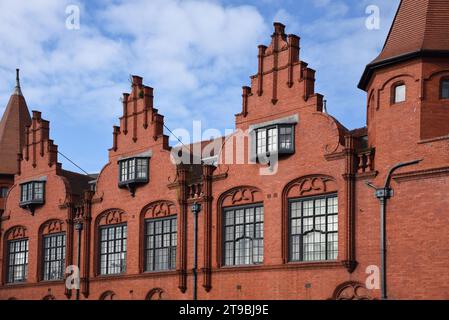 Dekorative römische Ziegelsteingiebel im flämischen gotischen Stil am viktorianischen Chancery House (1899) denkmalgeschütztes Gebäude, Paradise Street, Liverpool England Großbritannien Stockfoto