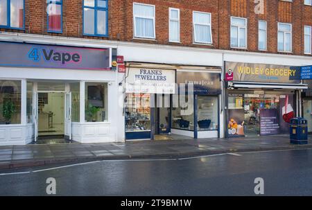 Franks Jewellers befindet sich seit den 1950er Jahren in der Cosham High Street und ist eines der letzten erhaltenen Originalgeschäfte Stockfoto