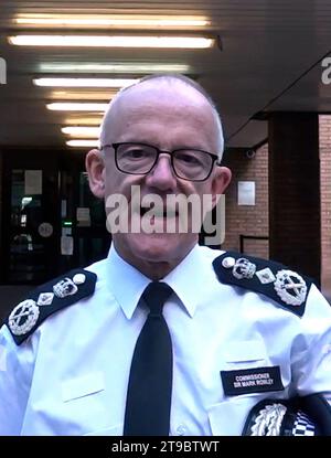 Der Metropolitan Police Commissioner Sir Mark Rowley sprach vor dem Southwark Crown Court, London, nachdem PC Paul Fisher von der Anklage wegen gefährlichen Fahrens freigesprochen wurde, verlor er die Kontrolle über seinen nicht markierten BMW X5 und rannte in den Rücksitz eines Taxifahrers Toyota, bevor er eine Ford Fiesta und eine Mauer traf, auf dem Weg zum Messerstecher des Terroristen Sudesh Amman in Streatham, Süd-London, im Februar 2020. Bilddatum: Freitag, 24. November 2023. Stockfoto