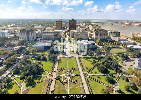 Malerischer Blick auf die Innenstadt von Baton Rouge und die Statue von Huey Long im Morgenlicht, Louisiana, USA Stockfoto