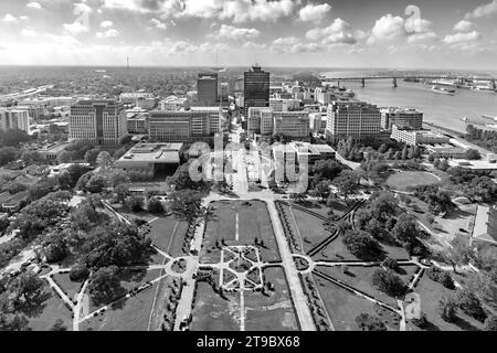Malerischer Blick auf die Innenstadt von Baton Rouge und die Statue von Huey Long im Morgenlicht, Louisiana, USA Stockfoto