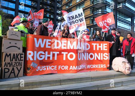 London, Großbritannien. November 2023. Mitglieder der GMB Union veranstalten am Black Friday vor dem Amazon-Hauptquartier am Principle Place, Liverpool Street, einen Protest. Mehr als 1.000 Mitarbeiter streiken im Versandzentrum Coventry, um die Anerkennung der Mitarbeiter durch die gewerkschaften und eine bessere Bezahlung zu fordern. Quelle: Eleventh Photography/Alamy Live News Stockfoto