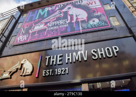 London, England, Großbritannien. November 2023. Außenansicht, während der berühmte Unterhaltungsladen HMV nach vier Jahren wieder zu seinem Flaggschiff an der 363 Oxford Street zurückkehrt. (Kreditbild: © Vuk Valcic/ZUMA Press Wire) NUR REDAKTIONELLE VERWENDUNG! Nicht für kommerzielle ZWECKE! Stockfoto