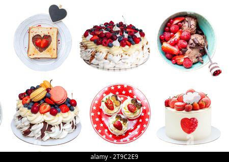 Set aus isolierten hausgemachten Desserts und Kuchen mit frischen Beeren. Toast, pawlova, Eis, Cupcakes und Kuchen auf bunten Tellern. Ideen für das Menü Stockfoto