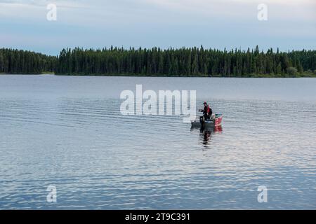 Fischer auf einem See im Norden von Quebec, Provinz von Quebec, Kanada. Stockfoto