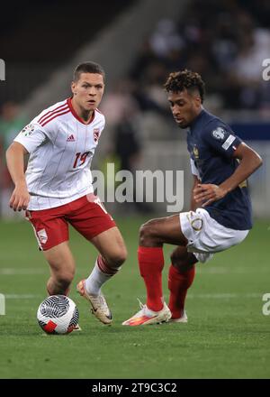 Nizza, Frankreich. November 2023. Tjay de Barr aus Gibraltar spielt im Qualifikationsspiel zur UEFA-Europameisterschaft im Allianz Riviera Stadium in Nizza gegen Kingsley Coman aus Frankreich. Der Bildnachweis sollte lauten: Jonathan Moscrop/Sportimage Credit: Sportimage Ltd/Alamy Live News Stockfoto