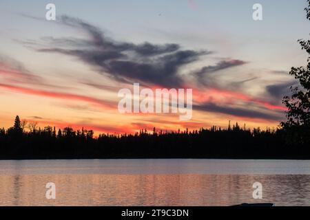 Sonnenuntergang am Lac du Mâle, Provinz Quebec, Kanada. Stockfoto