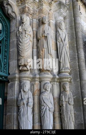 Noia oder Noya, San Martin oder San Martino Kirche (15. Jahrhundert). Anthropomorphe Säulen. A Coruna, Galicien, Spanien. Stockfoto