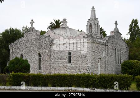 San Caralampio Einsiedelei mit Jakobsmuscheln bedeckt. La Toja oder A Toxa Island, El Grove, Pontevedra, Galicien, Spanien. Stockfoto