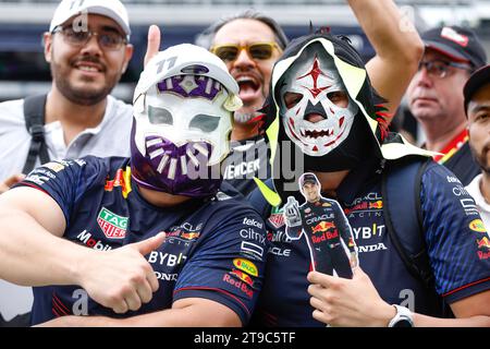 Mexiko-Stadt, Mexiko. Oktober 2023. Fans, F1 Grand Prix von Mexiko beim Autodromo Hermanos Rodriguez am 26. Oktober 2023 in Mexico City, Mexiko. (Foto von HOCH ZWEI) Credit: dpa/Alamy Live News Stockfoto