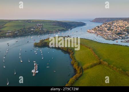 aussichtspunkt von Salcombe und der Kingsbridge Mündung bei Dawn, South Hams, Devon, England. Frühjahr (April) 2019. Stockfoto