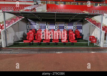 Rotherham, Großbritannien. November 2023. Die Auswärtbank während des Sky Bet Championship Matches Rotherham United gegen Leeds United im New York Stadium, Rotherham, Großbritannien, 24. November 2023 (Foto: Mark Cosgrove/News Images) Credit: News Images LTD/Alamy Live News Stockfoto