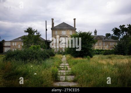 Das Infirmiry/Exam Building im Nebel des London Psychiatric Hospital in London, Ontario, Kanada. Stockfoto