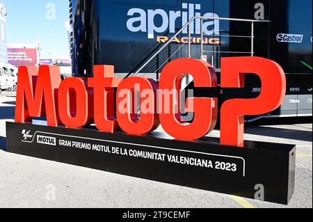 Valencia, Spanien. November 2023. Logo der MotoGP während des Grand Prix der MotoGP 2023 in Spanien - Gran Premio Motul de la Comunitat Valenciana - Training, MotoGP Weltmeisterschaft in Valencia, Spanien, 24. November 2023 Credit: Unabhängige Fotoagentur/Alamy Live News Stockfoto