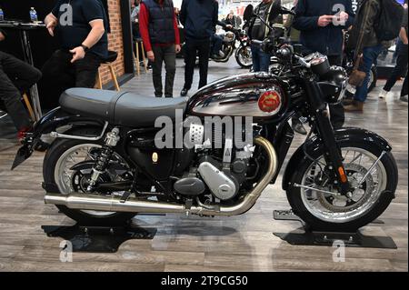 Neues modernisiertes BSA-Oldtimer-Motorrad. Stockfoto