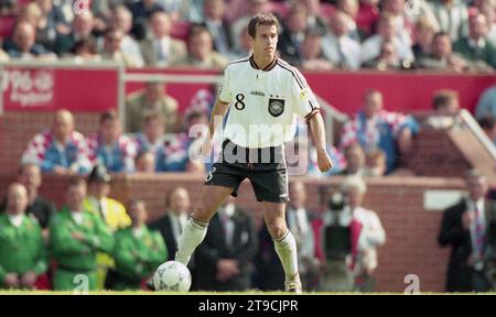 Fußball, firo: 23. Juni 1996 Fußball: Fußball: Archivfotos, Archivfotos, Archivfotos, Archivfotos, Europameisterschaft 1996, England Viertelfinale, Knockout-Phase, Deutschland - Kroatien 2:1 Mehmet Scholl, Einzelaktion Stockfoto