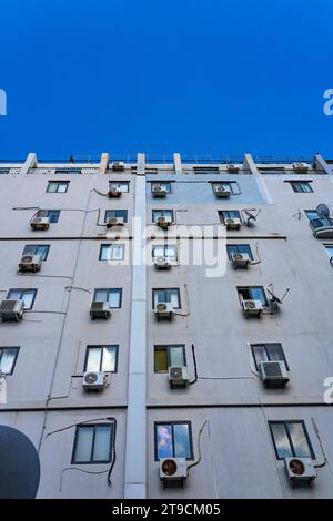 Klimaanlagen im Wohngebäude in Spinola Bay, Saint Julians, Malta Stockfoto