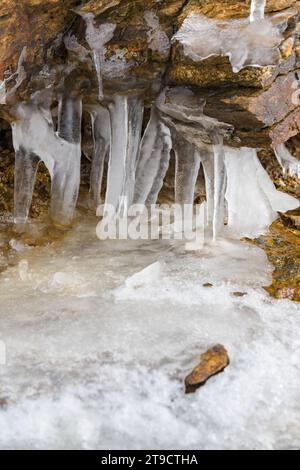 Natureiskulpturen, die von Eis in der sierra nevada geschaffen wurden, Stockfoto