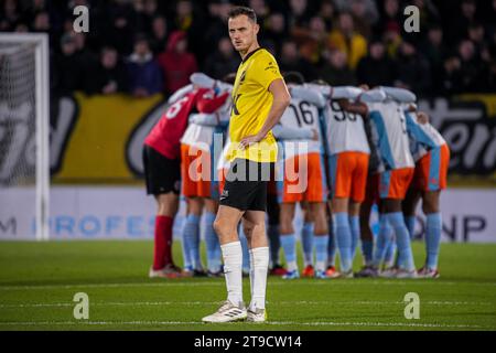 Breda, Niederlande. November 2023. BREDA, NIEDERLANDE - 24. NOVEMBER: Clint Leemans vom NAC Breda sieht beim niederländischen Keuken Kampioen Divisie-Spiel zwischen NAC Breda und FC den Bosch am 24. November 2023 im Rat Verlegh Stadion in Breda, Niederlande. (Foto von Gabriel Calvino Alonso/Orange Pictures) Credit: Orange Pics BV/Alamy Live News Stockfoto