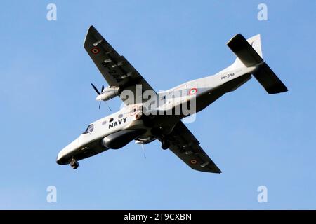 kochi, kerala, indien - 22. märz 2023: Flug der indischen Armee, Marine und Luftwaffe am Himmel Stockfoto