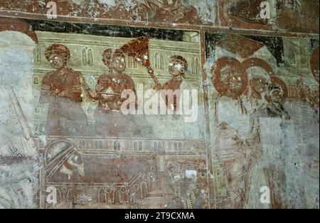 Hunedoara County, Rumänien, 2002. Alte Fresken in der kalvinistischen (ursprünglich orthodoxen) Kirche Sântămăria-Orlea, einem historischen Monument aus dem 13. Jahrhundert. Stockfoto