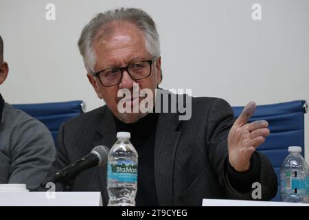 Mexiko-Stadt, Mexiko. November 2023. Herr Manuel Quijano Torres nahm am 23. November als Podiumsmitglied an der Präsentation des Buches "Schlachten, Niederlagen, Siege, Chroniken und Spuren der Eroberung des Rechts auf Zugang zu Informationen 2002-2022" im Raum Lucio Mendieta der Fakultät für politische und soziale Wissenschaften (FCPyS) der UNAM Teil. 2023 in Mexiko-Stadt, Mexiko. (Kreditbild: © José Luis Torales/OKULARIS via ZUMA Press Wire) NUR REDAKTIONELLE VERWENDUNG! Nicht für kommerzielle ZWECKE! Stockfoto