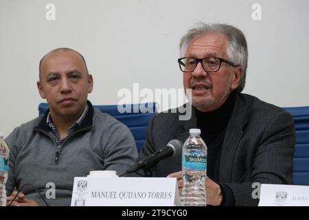 Mexiko-Stadt, Mexiko. November 2023. Herr Manuel Quijano Torres und der Karikaturist Obi nahmen als Diskussionsteilnehmer an der Präsentation des Buches "Schlachten, Niederlagen, Siege, Chroniken und Spuren der Eroberung des Rechts auf Zugang zu Informationen 2002-2022" Teil. im Lucio Mendieta Saal der Fakultät für Politik- und Sozialwissenschaften (FCPyS) der UNAM am 23. November 2023 in Mexiko-Stadt. (Kreditbild: © José Luis Torales/OKULARIS via ZUMA Press Wire) NUR REDAKTIONELLE VERWENDUNG! Nicht für kommerzielle ZWECKE! Stockfoto