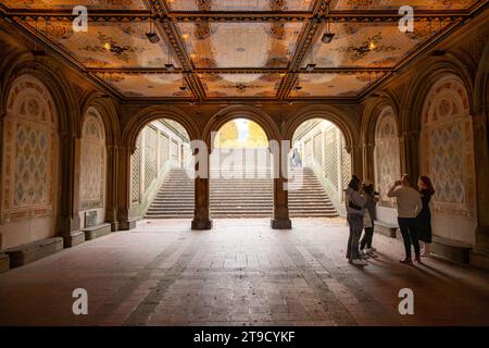 Die Fußgängerunterführung in Bethesda Terrasse, Central Park, New York City. Stockfoto