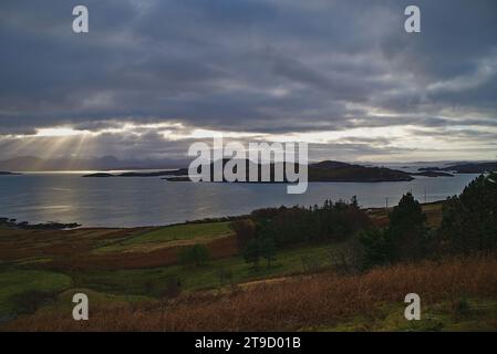 Lichter über Altandhu und den Summer Isles, Ross und Cromarty, Nordwestküste Schottlands Stockfoto