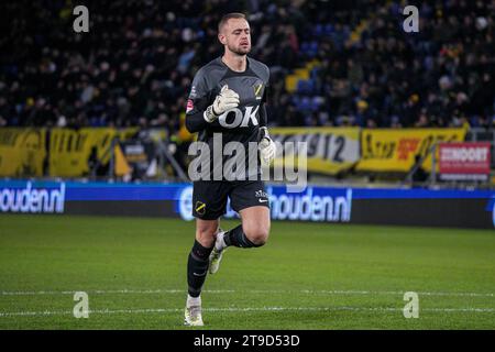 Breda, Niederlande. November 2023. BREDA, NIEDERLANDE - 24. NOVEMBER: Torhüter Roy Kortsmit vom NAC Breda tritt am 24. November 2023 im Rat Verlegh Stadion in Breda, Niederlande, während des niederländischen Spiels Keuken Kampioen Divisie zwischen NAC Breda und FC den Bosch aus. (Foto von Gabriel Calvino Alonso/Orange Pictures) Credit: Orange Pics BV/Alamy Live News Stockfoto