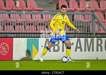 Amsterdam, Niederlande. November 2023. AMSTERDAM, NIEDERLANDE - 24. NOVEMBER: Vasilios Pavlidis von TOP Oss in Aktion beim niederländischen Keuken Kampioen Divisie Spiel zwischen Jong Ajax und TOP Oss im Sportpark de toekomst am 24. November 2023 in Amsterdam, Niederlande. (Foto von Jan Mulder/Orange Pictures) Credit: Orange Pics BV/Alamy Live News Stockfoto