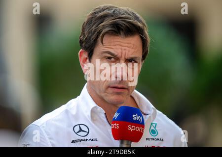 ABU DHABI, VAE. NOVEMBER 2023. TOTO WOLFF (MERCEDES). AHMAD ALSHEHAB/Alamy Live News Stockfoto