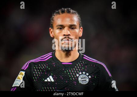 Köln, Deutschland. November 2023. KÖLN, DEUTSCHLAND - 24. NOVEMBER: Leroy Sane vom FC Bayern München sieht beim Bundesliga-Spiel zwischen 1. Und 1. FC Köln und FC Bayern München im RheinEnergieStadion am 24. November 2023 in Köln. (Foto: Rene Nijhuis/BSR Agency) Credit: BSR Agency/Alamy Live News Stockfoto