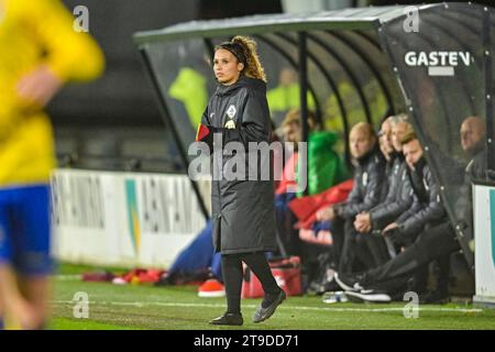 Amsterdam, Niederlande. November 2023. AMSTERDAM, NIEDERLANDE - 24. NOVEMBER: Shona Shukrula hat am 24. November 2023 im Sportpark de toekomst in Amsterdam das vierte offizielle Spiel der niederländischen Keuken Kampioen Divisie zwischen Jong Ajax und TOP Oss angeschaut. (Foto von Jan Mulder/Orange Pictures) Credit: Orange Pics BV/Alamy Live News Stockfoto