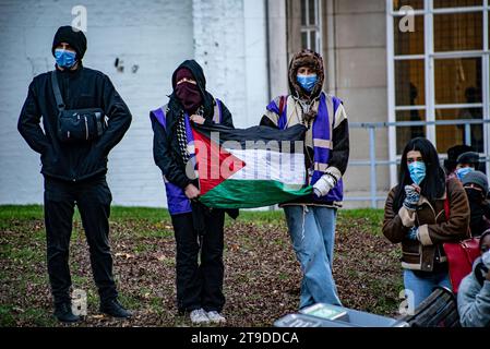 London, Großbritannien - 24. November 2023: Pro Palestine National Student Walkout - SOAS University Campus Stockfoto