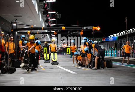 Las Vegas, USA. November 2023. McLaren F1 Team, F1 Grand Prix von Las Vegas auf dem Las Vegas Strip Circuit am 17. November 2023 in Las Vegas, USA. (Foto von HOCH ZWEI) Credit: dpa/Alamy Live News Stockfoto