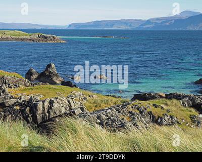 Blick von der Nordküste der religiösen hebridischen Insel Iona mit Blick über den Sound nach Mull Scotland, Großbritannien Stockfoto