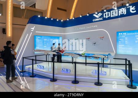 SHANGHAI, CHINA - 24. NOVEMBER 2023 - der COMAC-Ausstellungsbereich der ersten Shanghai International Commercial Aerospace Industry Exhibition, November Stockfoto